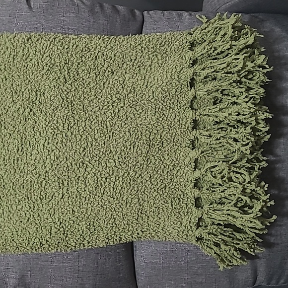 Green throw blanket - Picture 1 of 2